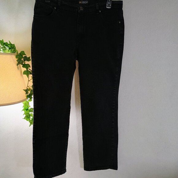 VGUC: Lee Sze 16 Short Faded Black Relaxed Fit Straight Leg Jeans - Picture 1 of 3